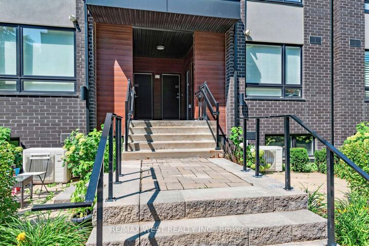 Photo de la propriété:  1150 Briar Hill Avenue 303  ON M6B 0A9 