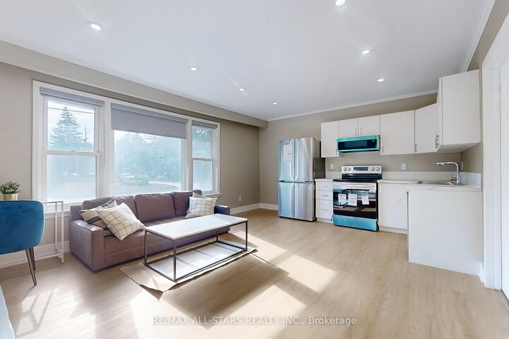 Property Photo: 105 Betty Ann Drive ON M2N 1X1