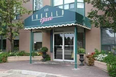 Property Photo: 135 Hillcrest Avenue 1204 ON L5B 4B1