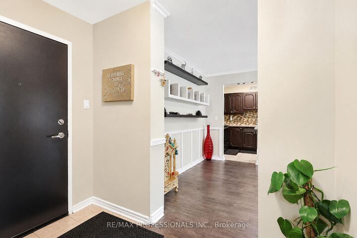 Property Photo: 31 Four Winds Drive 209 ON M3J 1K9