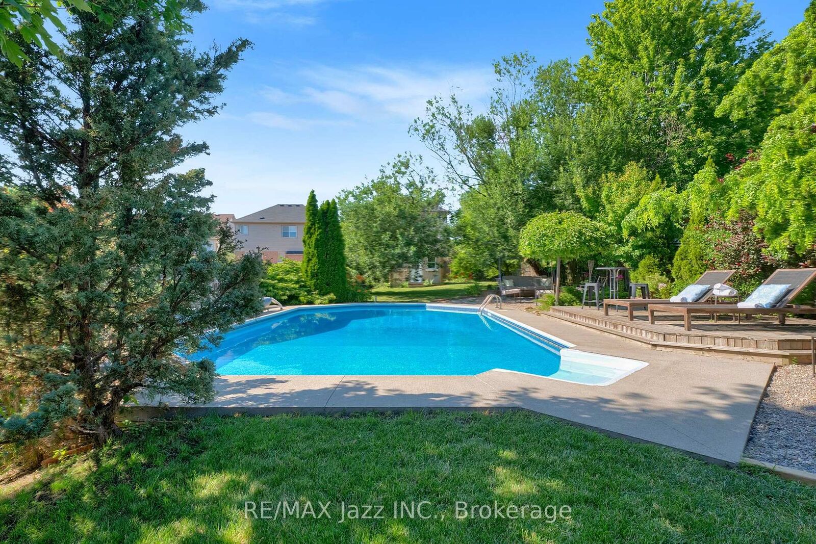 Property Photo: 1098 Keswick Court ON L1K 2V2