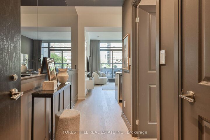 Photo de la propriété: 21 Scollard Street 512 ON M5R 1G1