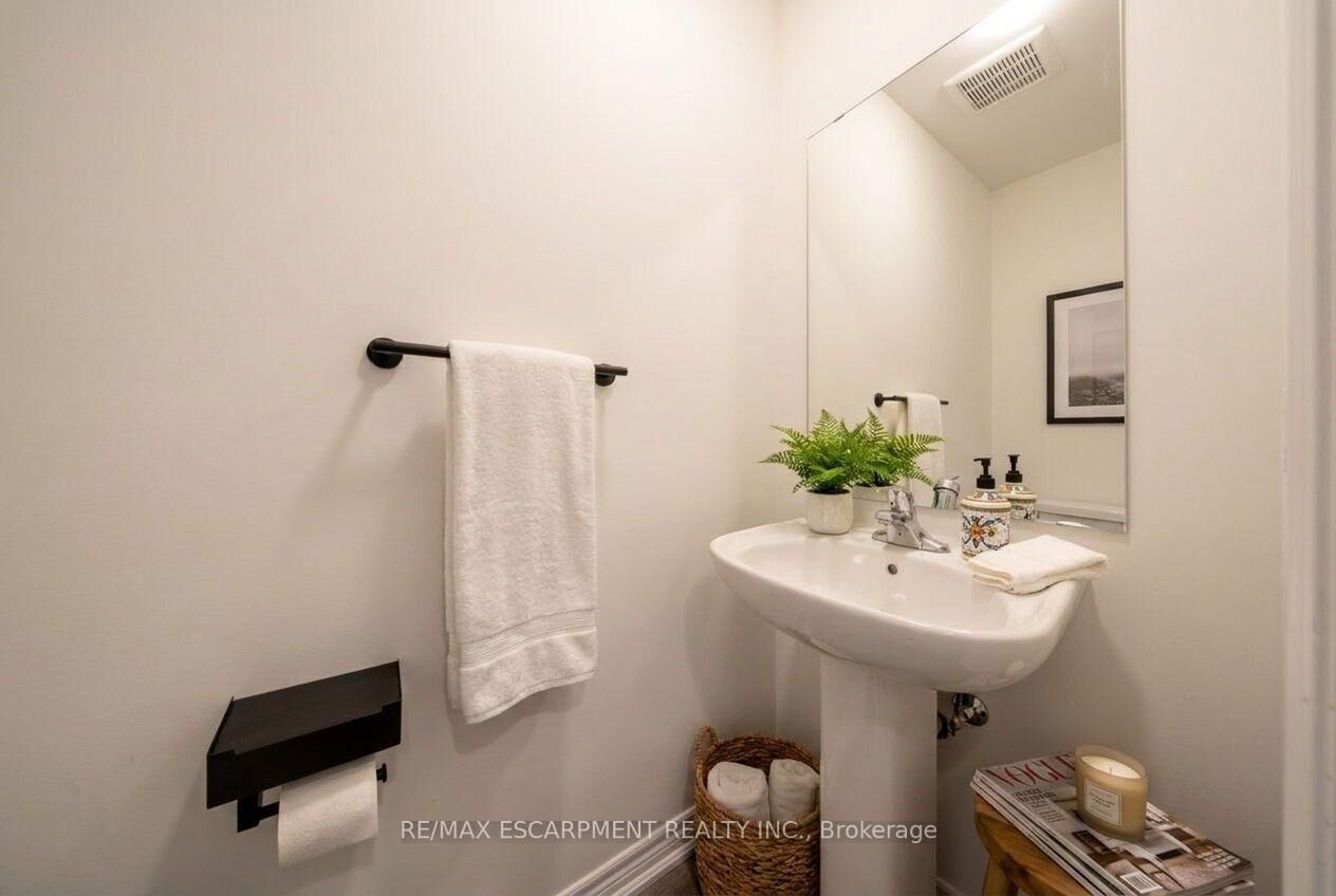 Property Photo: 27 Rachel Drive 18 ON L8E 0K6
