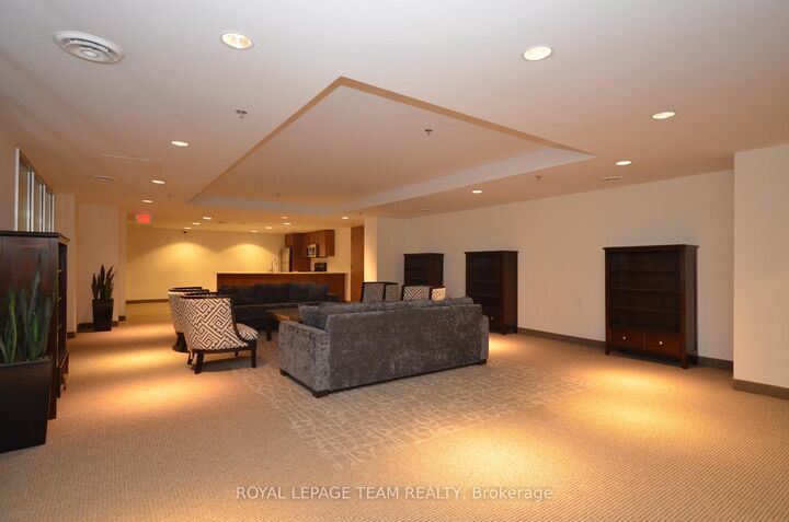 Property Photo: 242 Rideau Street 404 ON K1N 0B7