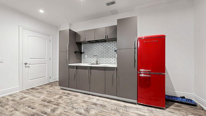 Property Photo: 12 Paradise Valley Trail ON L7B 0A5
