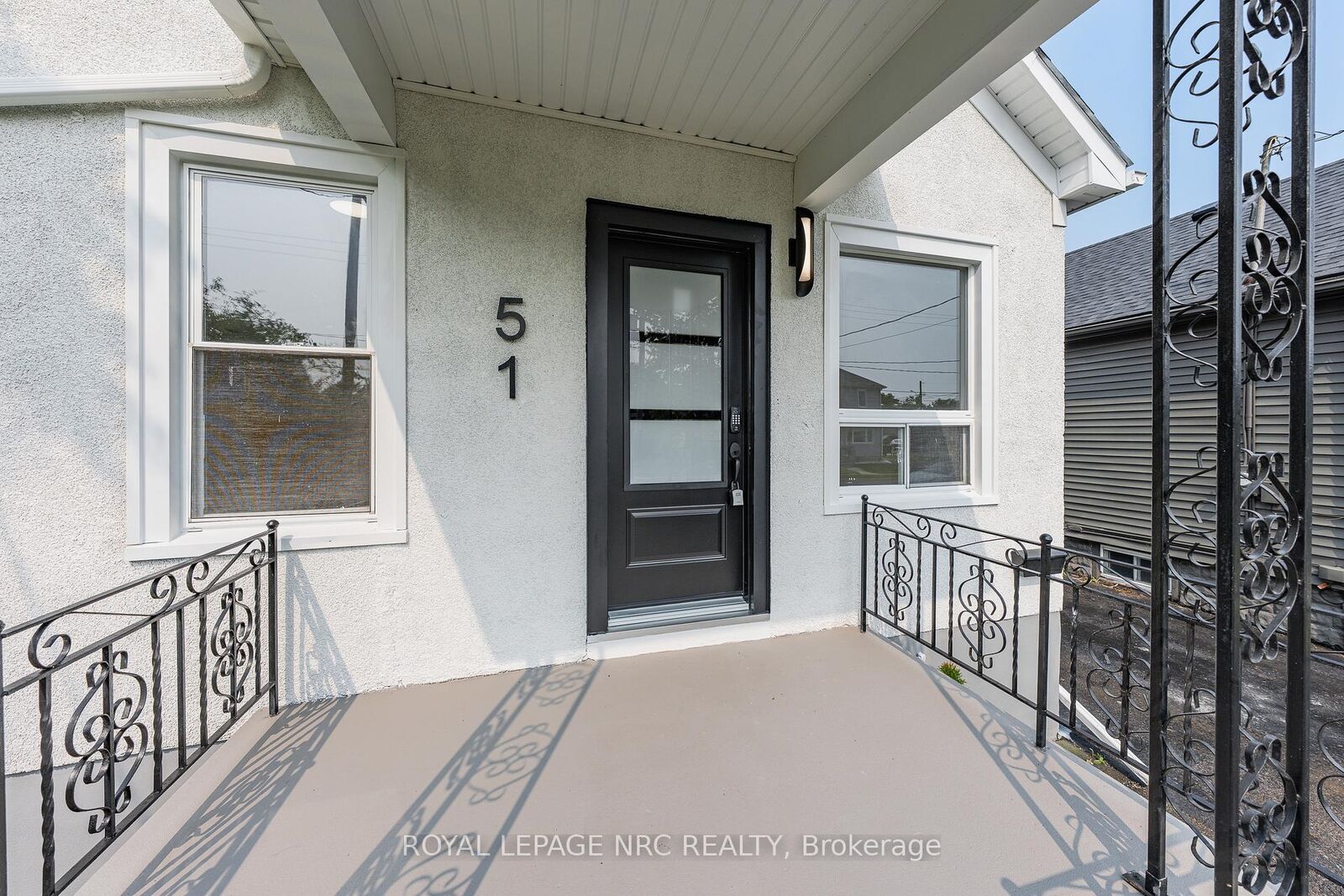 Property Photo: 51 Queen Street S ON L2V 3N2