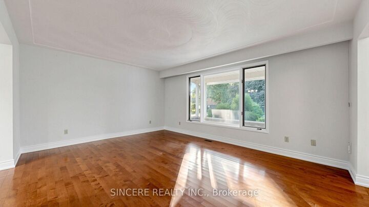 Property Photo: 118 Candlewood Crescent ON N2L 5M8