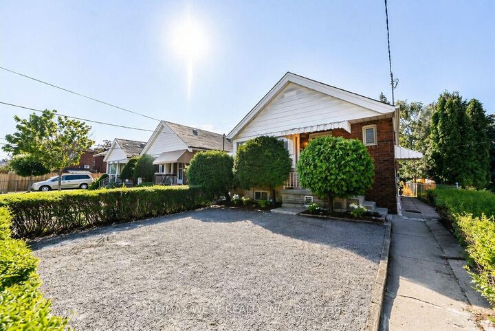 Property Photo: 5 Dieppe Road S ON M4J 2K8