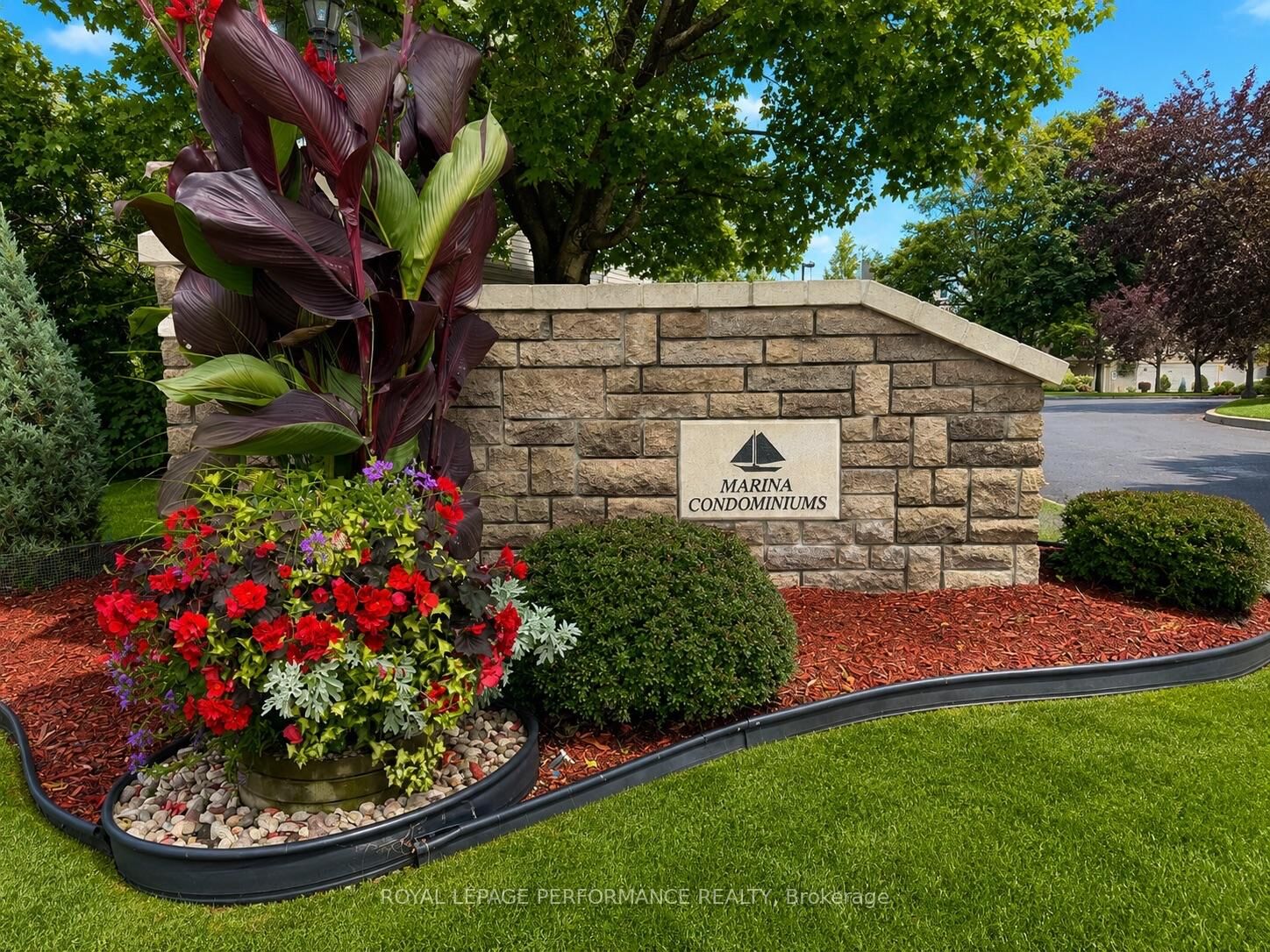 Property Photo: 136 Edwards Street 206 ON K4K 1T5