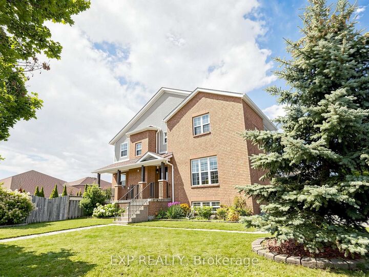 Property Photo: 33 Wrendale Crescent ON L4P 4C4
