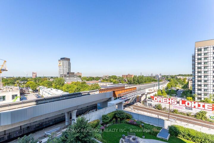 Property Photo: 1420 Dupont Street 811 ON M6H 0B6