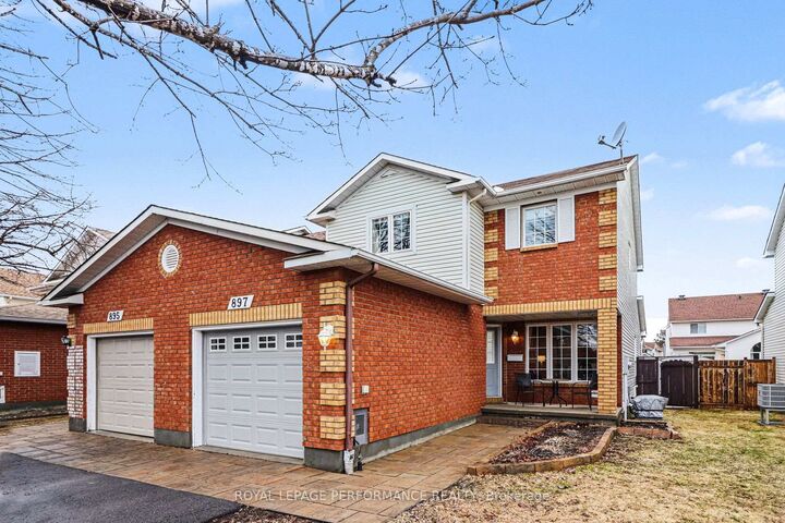 897 Paradise Crescent — photo 1