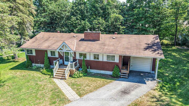 Photo de la propriété: 180 Lofty Pines Crescent ON P1P 1M6