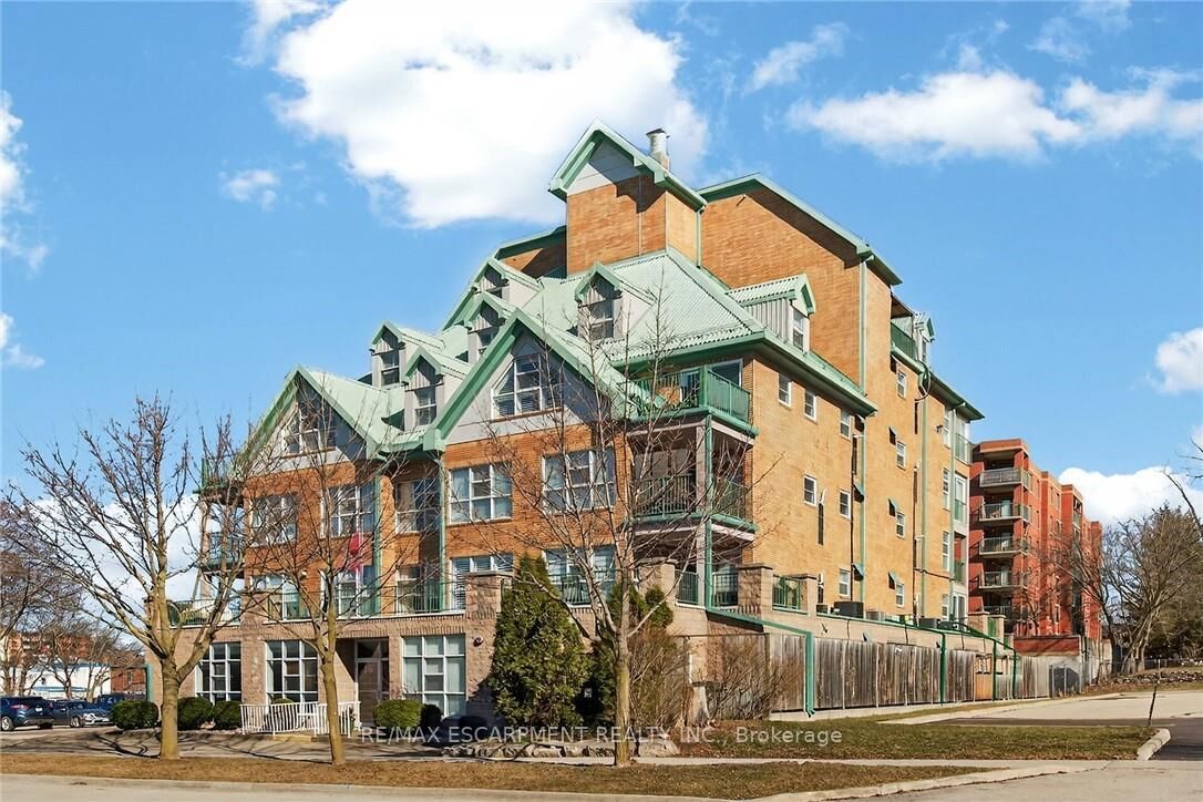 Property Photo: 19 Lake Avenue S 303 ON L8G 2V1