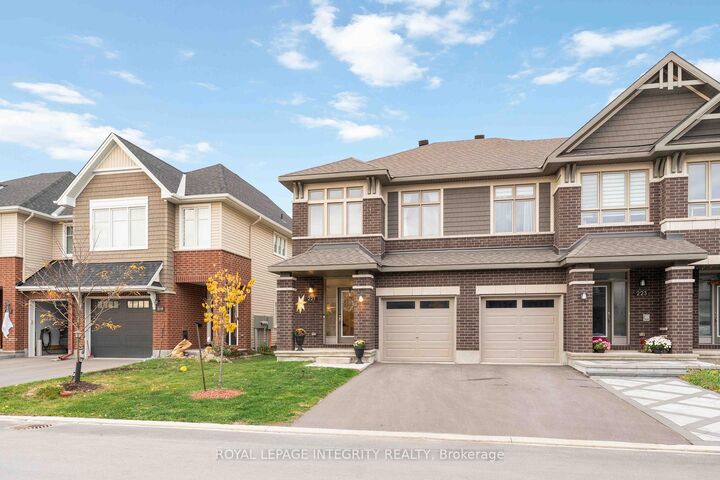 Photo de la propriété:  221 Finsbury Avenue  ON K2S 2X9 