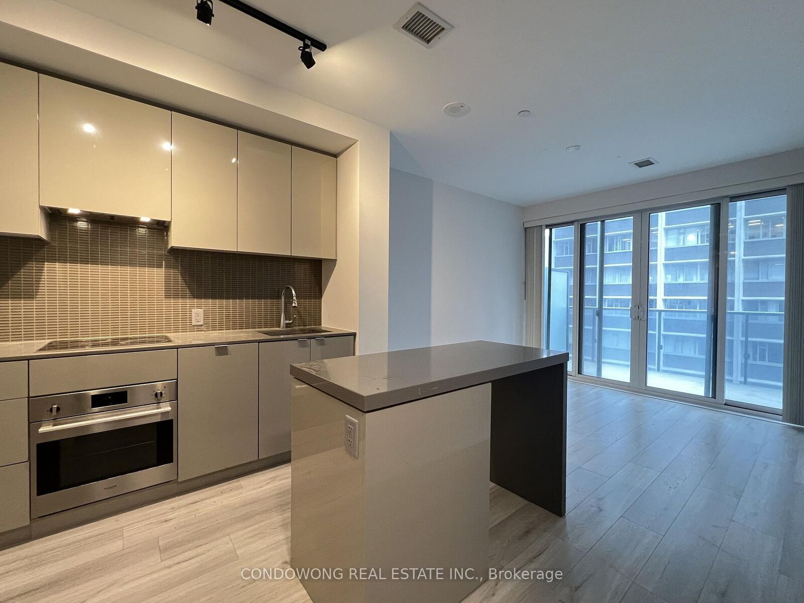 Property Photo:  7 Grenville Street 1110  ON M4Y 0E9 