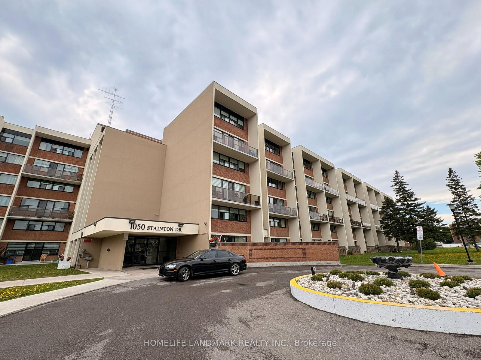 Photo de la propriété: 1050 Stainton Drive 327 ON L5C 2T7