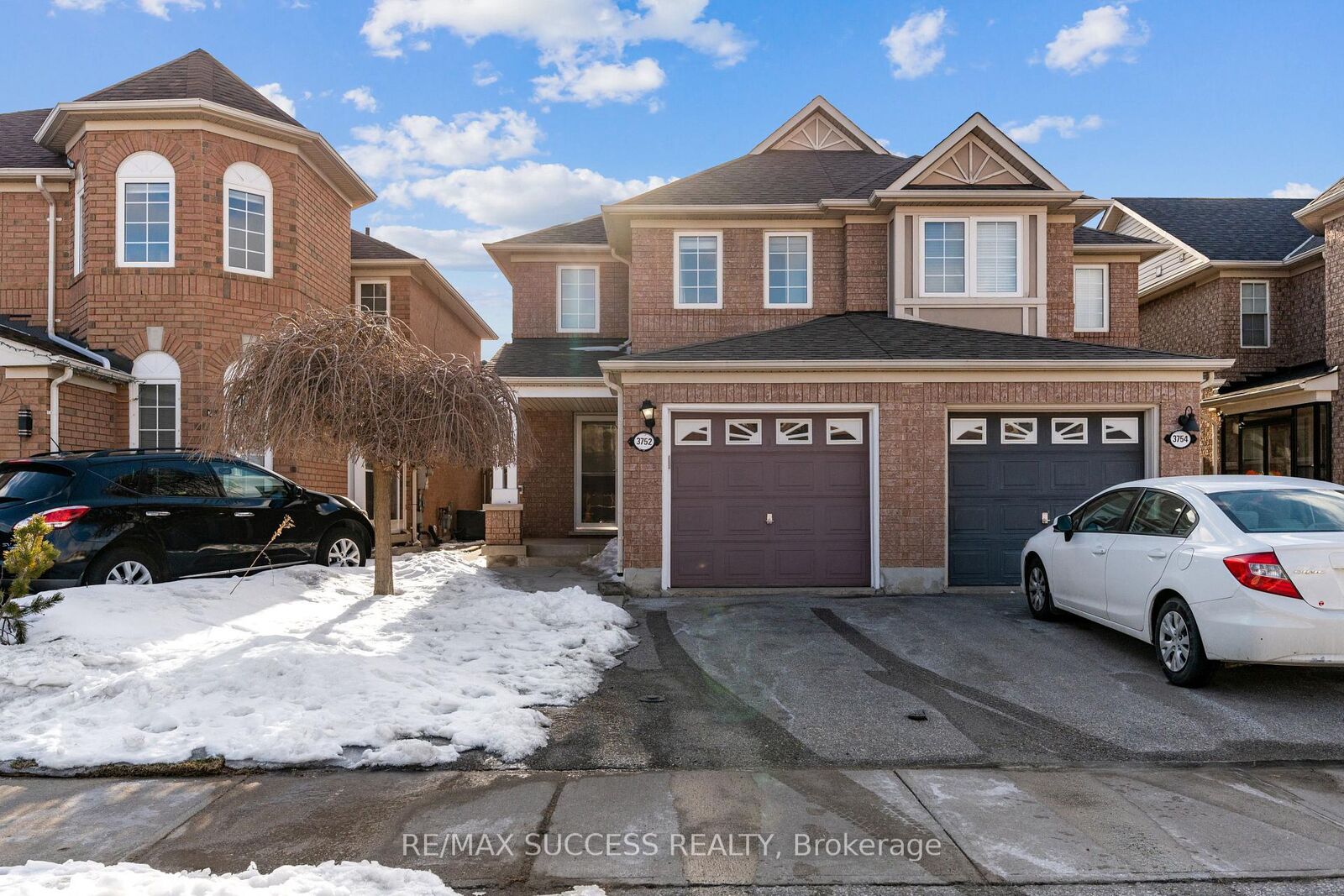 Property Photo: 3752 Milkwood Crescent ON L5N 8H3