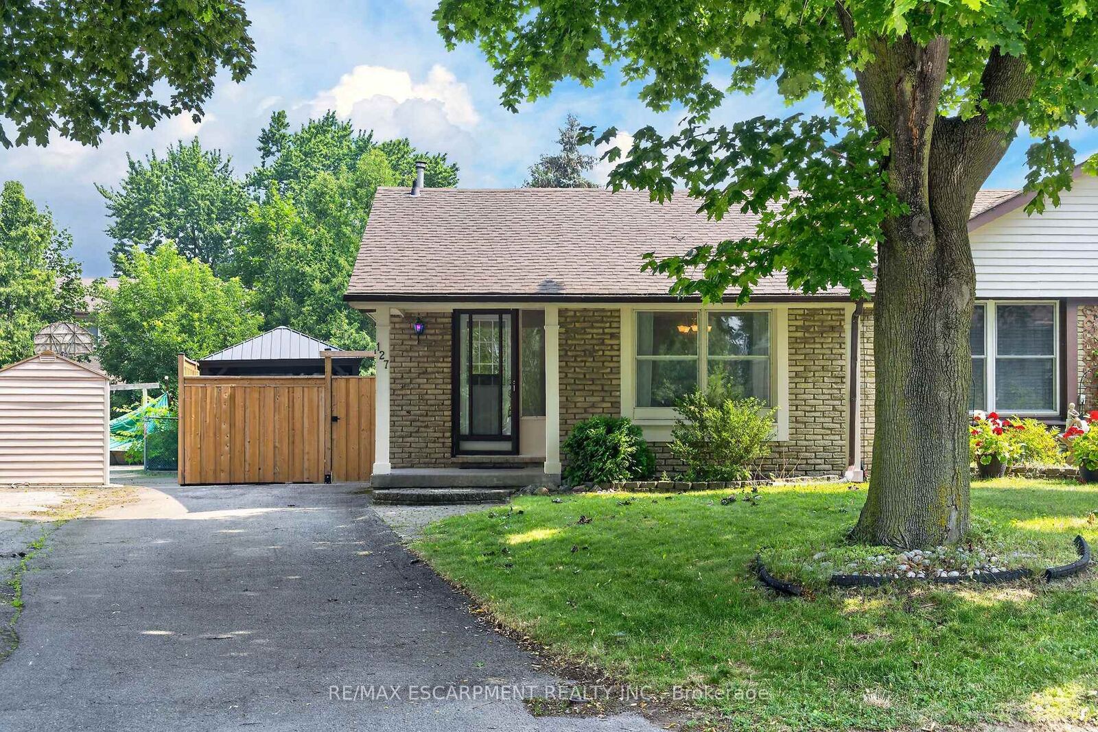 Property Photo:  127 Wendover Drive  ON L9C 5X6 