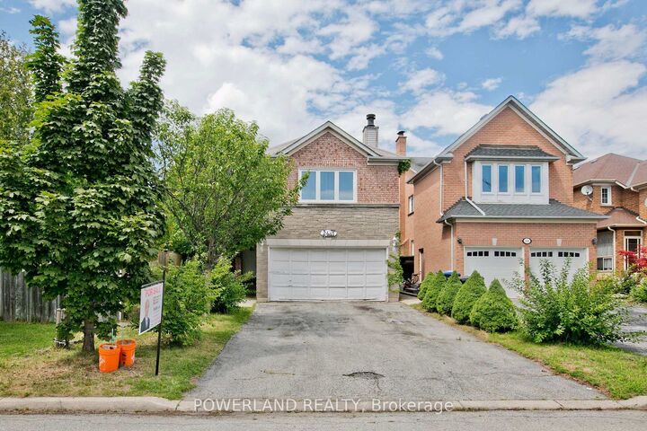 Property Photo: 2441 Strathmore Crescent ON L5M 5K2