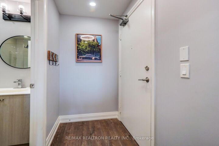 Property Photo:  555 William Graham Drive 331  ON L4G 3H9 