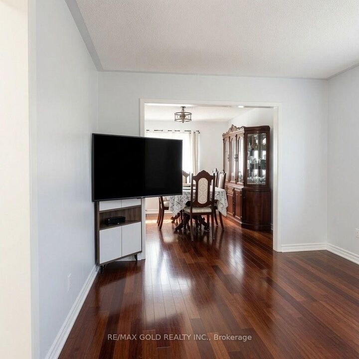 Photo de la propriété: 711 Ashprior Avenue ON L5R 3N8