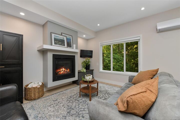 Property Photo:  937 Echo Valley Pl  BC V9B 0Y2 