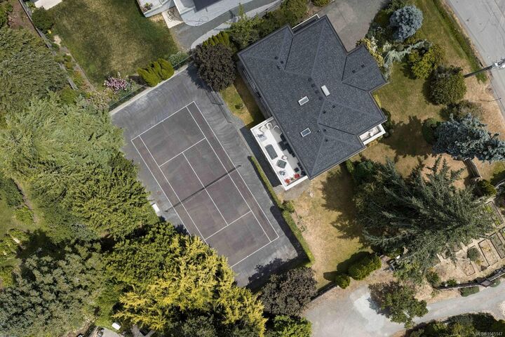 Property Photo: 2980 Sea View Rd BC V8N 1L1