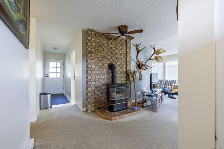 Property Photo: 6789 Philip Rd BC V0R 2H0