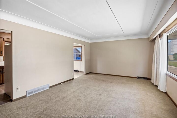 Property Photo: 12 Gladstone ON N8H 2H5