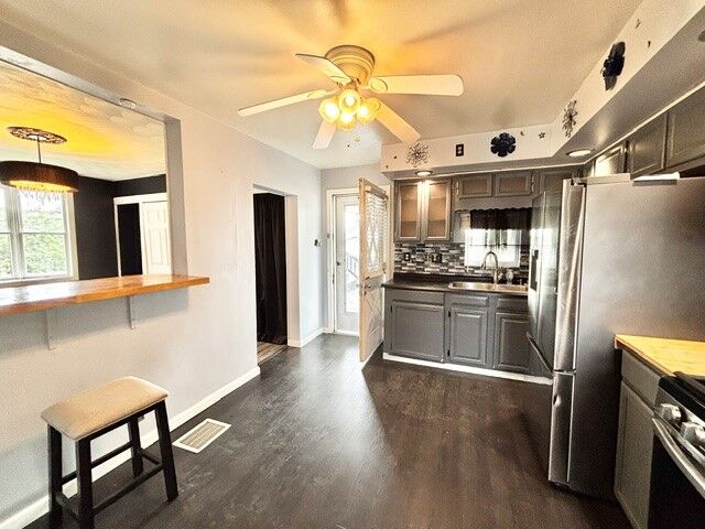Property Photo: 611 Green St PA 15601