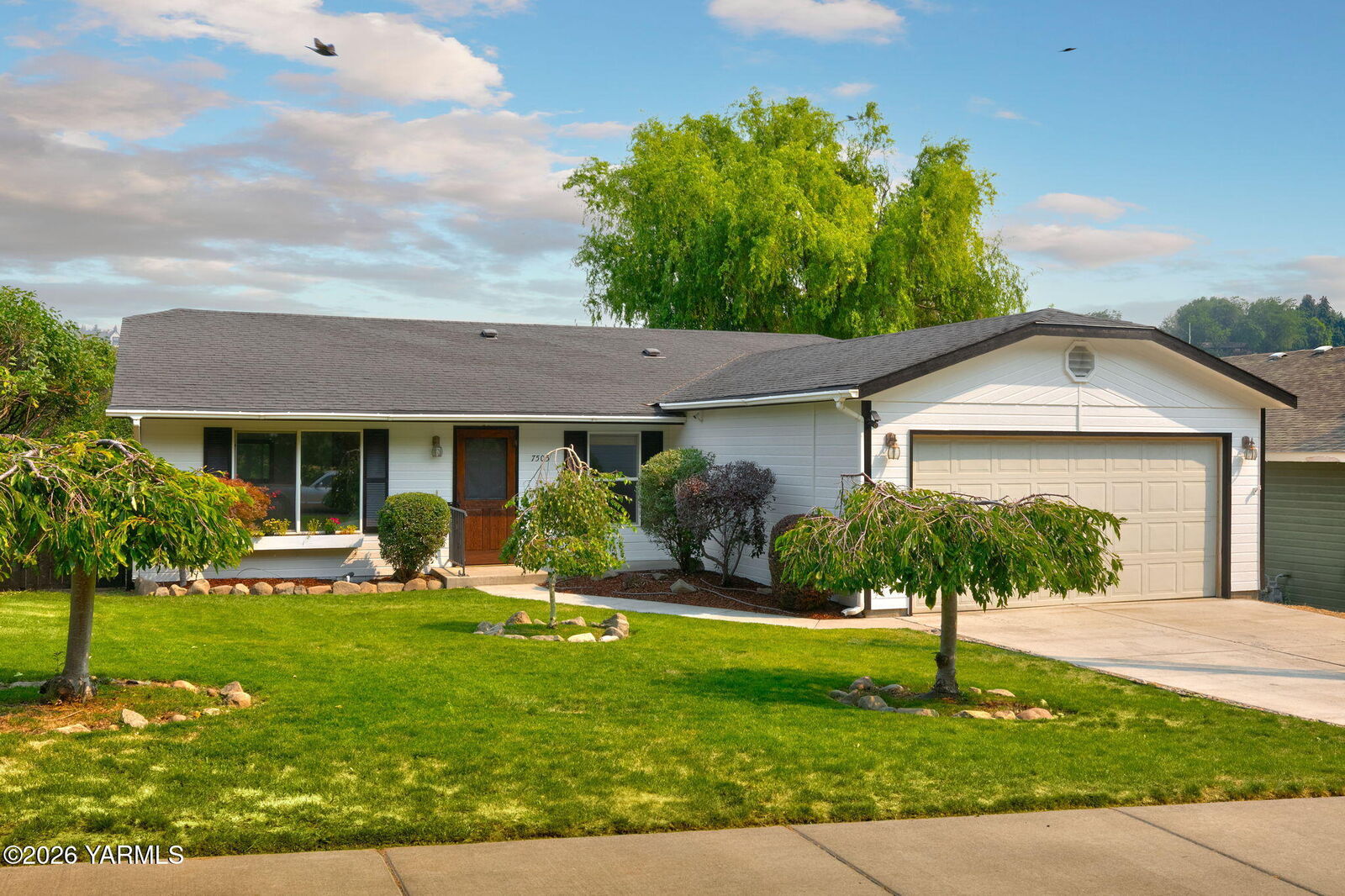 Property Photo: 7505 W Lincoln Ave WA 98908