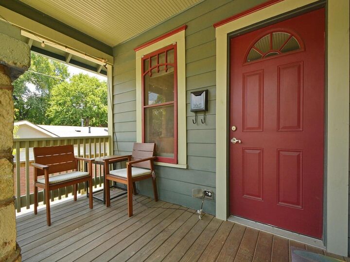 Property Photo:  