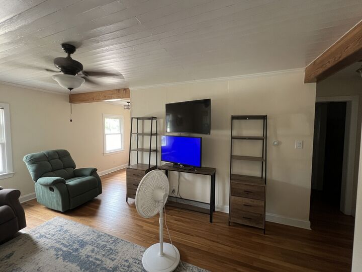 Property Photo: 107 W 7th Street TX 78621
