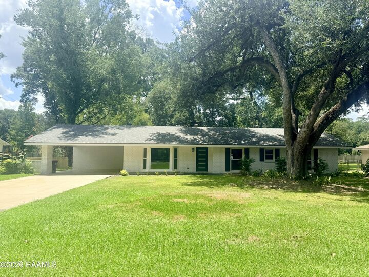 Property Photo:  620 Cambridge Drive  LA 70503 