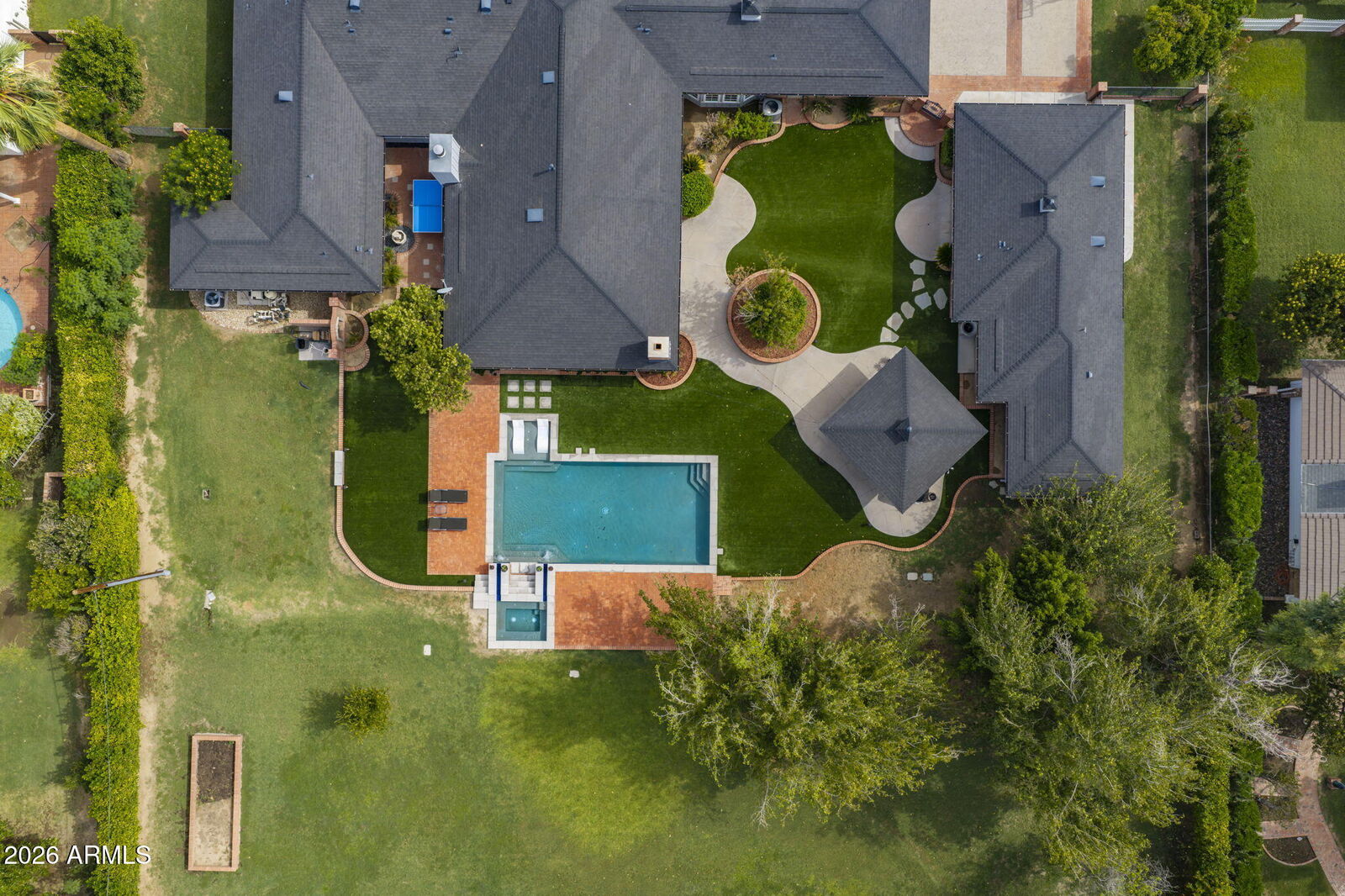 Property Photo: 334 E Glenn Drive AZ 85020