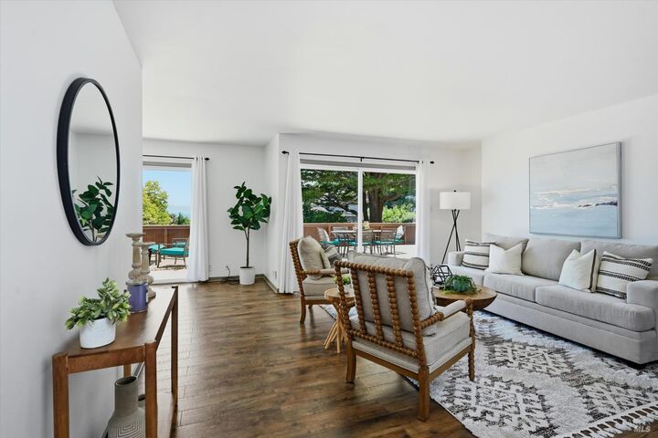 Property Photo:  5 Sausalito Boulevard 1  CA 94965 