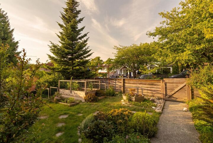 Property Photo: 2554 E 7th Avenue BC V5M 1T4