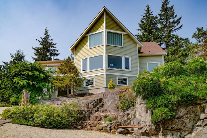 5575 Curran Road — photo 1