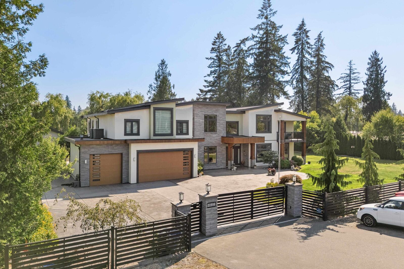 Property Photo: 22998 74 Avenue BC V2Y 2S2