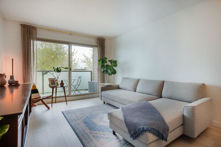 Property Photo: 1864 Frances Street 405 BC V5L 1Z7