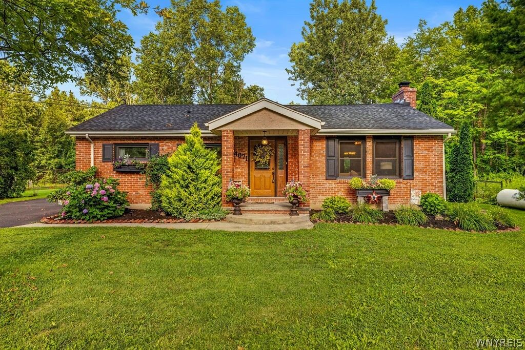 Property Photo:  4071 Calkins Road  NY 14174 