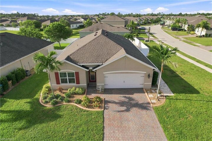 Property Photo:  2708 Foralesca Ct  FL 33909 