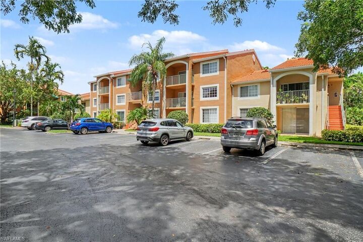 Property Photo:  1280 Wildwood Lakes Blvd 106  FL 34104 