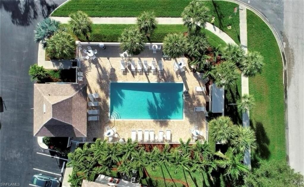 Property Photo:  850 Elkhorn Ct 213  FL 34145 