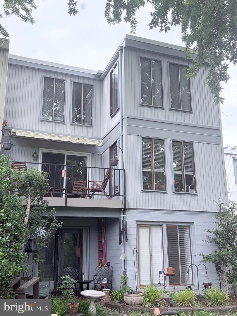 Property Photo: 1809 N Shore Court VA 20190