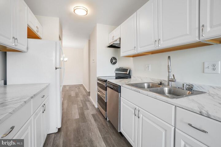Property Photo:  454 Girard Street 373  MD 20877 