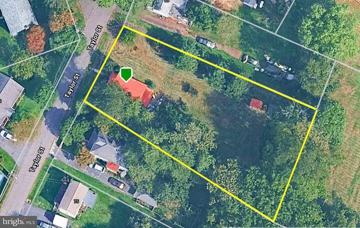 Property Photo: 61 Taylor Street VA 20186