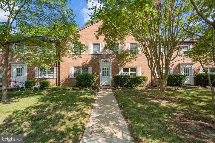 Property Photo: 2907 16th Road B S 2907B VA 22204