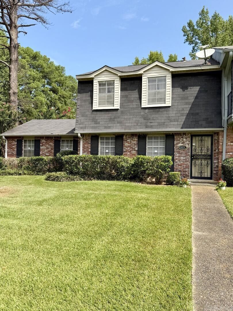 Property Photo:  613 Greenbriar Drive  AR 71603-0000 
